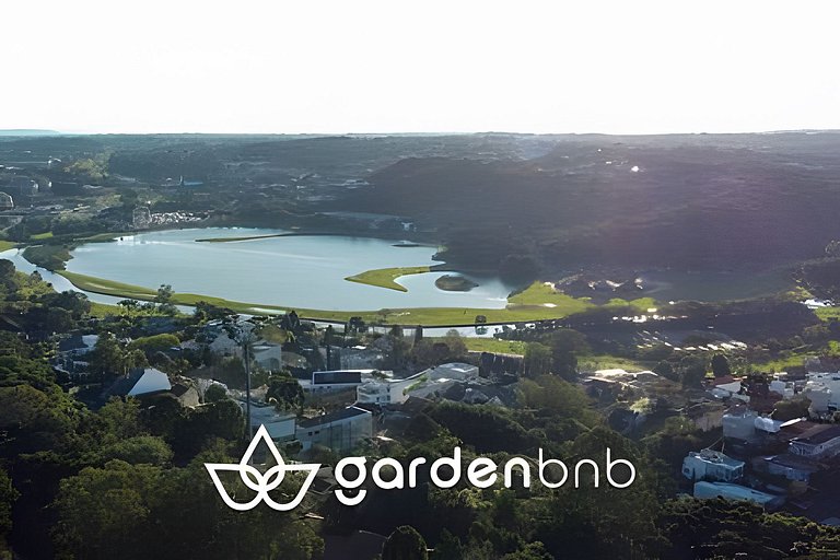 Refúgio com quintal + 2 vagas a 600m do Barigui