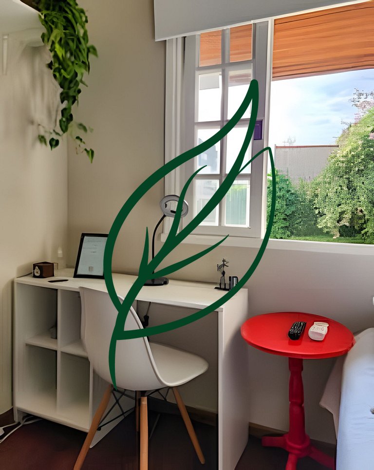 Studio com Ar e Vista Verde • 600m Parque Barigui