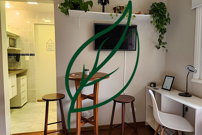 Studio com Ar e Vista Verde • 600m Parque Barigui