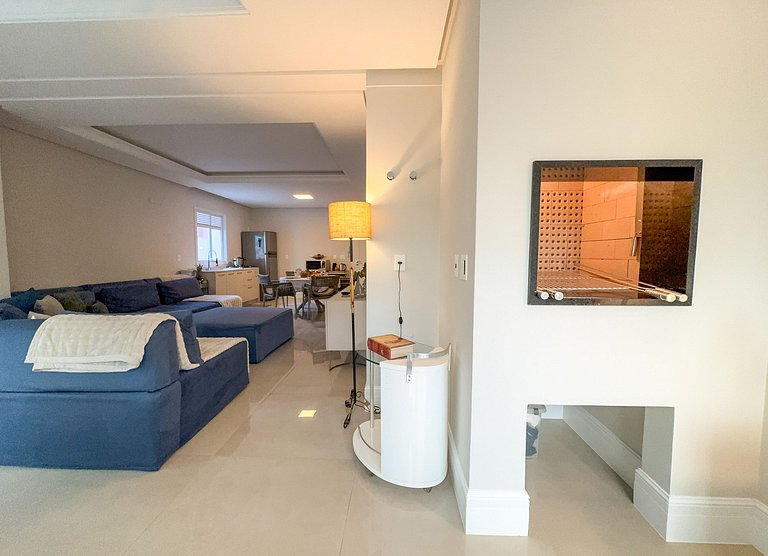 Alto Padrão, 3 Suítes A/C, 3 Vagas, Pé na Areia