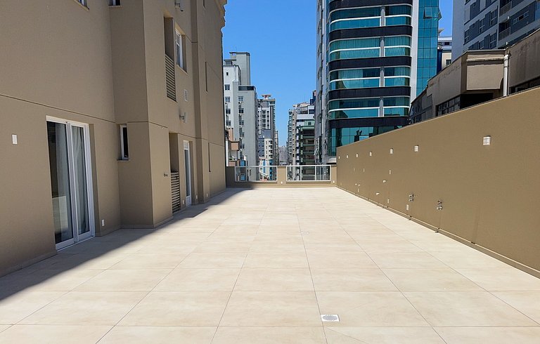 Alto Padrão, 3 Suítes A/C, 3 Vagas, Pé na Areia