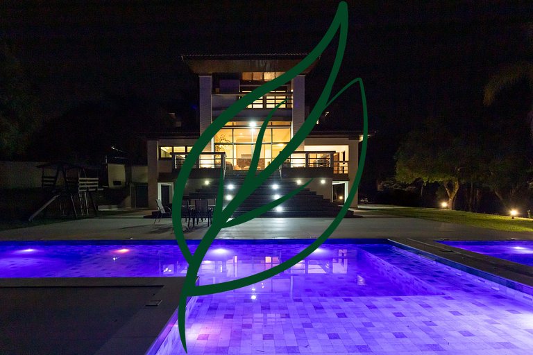 Refúgio de Luxo e Piscina à beira do Passaúna
