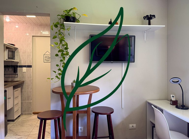 Studio com Ar e Vista Verde • 600m Parque Barigui
