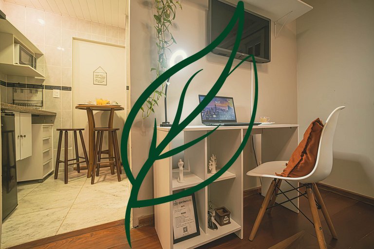 Studio com Ar e Vista Verde • 600m Parque Barigui