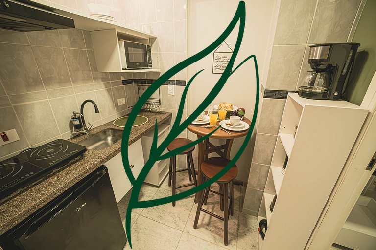 Studio com Ar e Vista Verde • 600m Parque Barigui