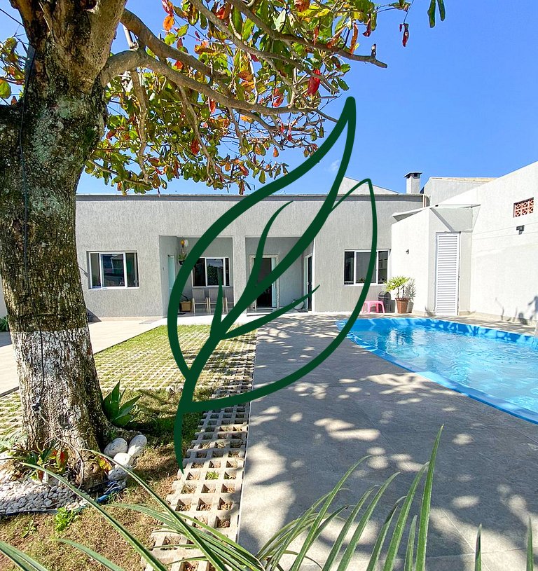 Piscina aquecida, 4 quartos com ar e 3 vagas